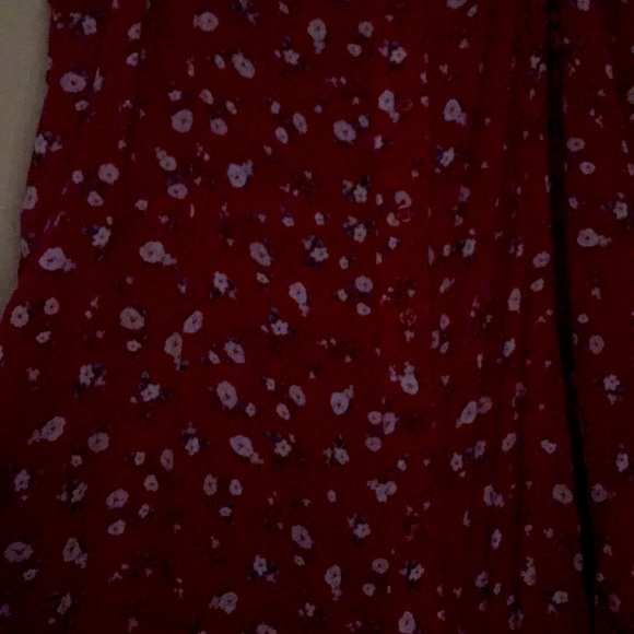 A red flower themed dress - Picture 2 of 4